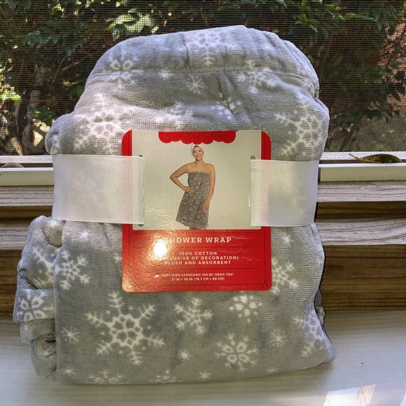 Shower Wrap Velcro Closure Gray with White Snowflakes Soft Cotton 31 x 39 inches - Picture 4 of 8